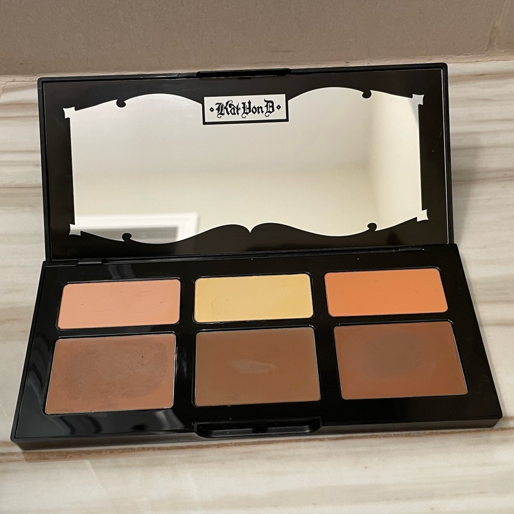 Kat Von D Shade and Light Creme Contour